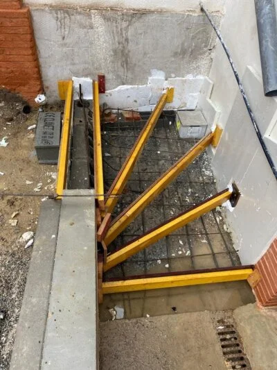 Étaiement et ferraillage avant coulage d'un escalier béton, Toulouse