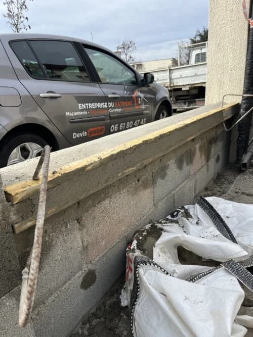 Mur de clôture en parpaing avec chaînage, Quint-Fonsegrives