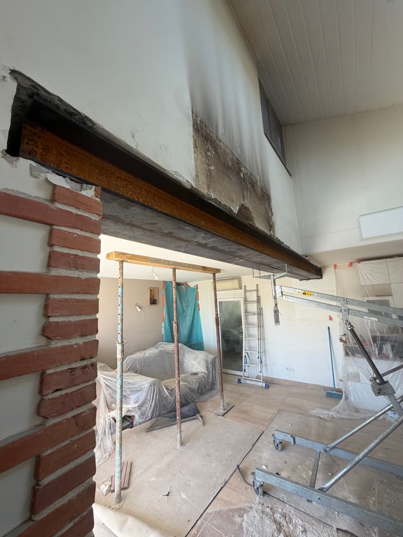 Suppression d’une cheminée porteuse par deux poutres HEB 200, La Salvetat-Saint-Gilles