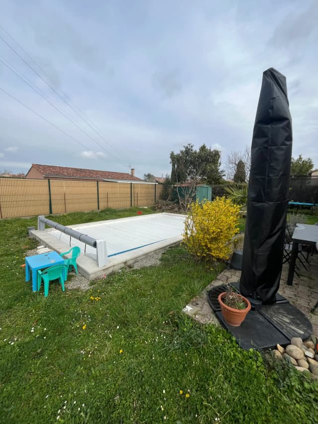 Avant — Terrasse carrelée autour d’une piscine, Muret